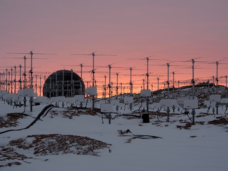 オーロラを発生させる高エネルギー電子が大気圏に降り注ぐしくみを解明　～成層圏オゾンの破壊を誘発する原因の謎解きが一歩前進～